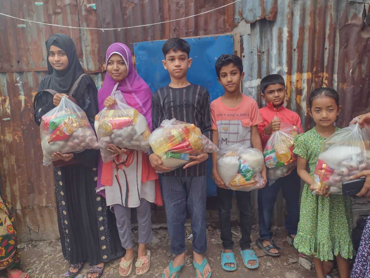 Kids in Mohakhali received eid gifts (Jui, Suma, Rakib, Romjan, 2161 Abdullah, Sumona)