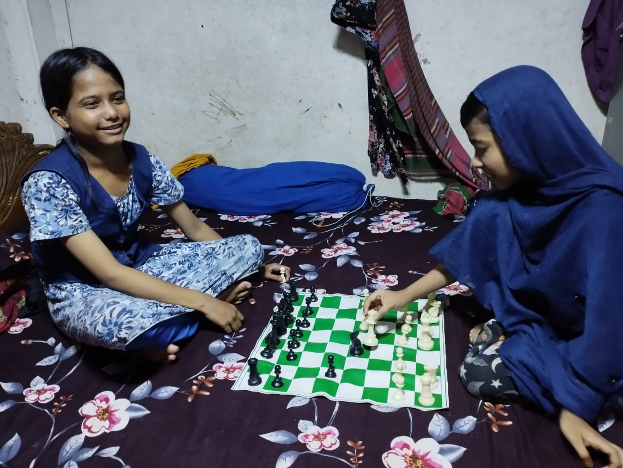 Lamia and Taiyeba are playing chess