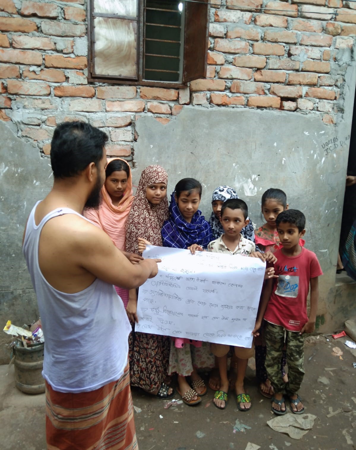 Children in Mohakhali spreading conjunctivitis awareness