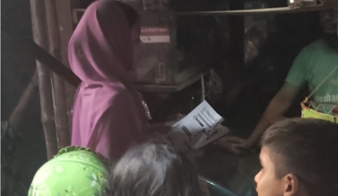 kids in mohakhali giving leaflets to shopkeepers by Shapla Foundation