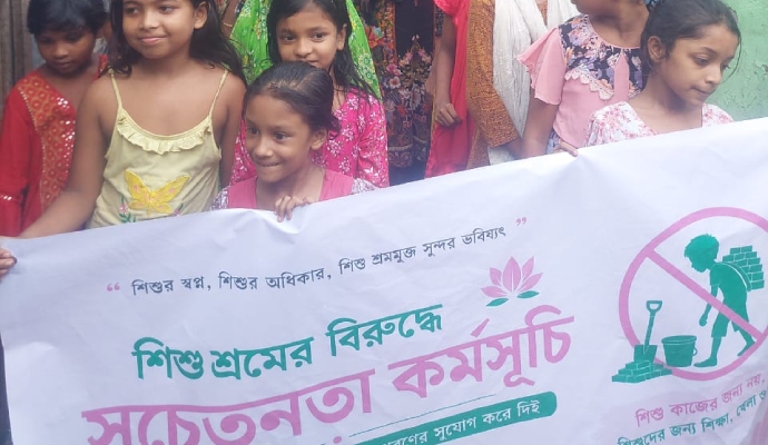 kids in mohakhali participated in child labor awareness rally by Shapla Foundation