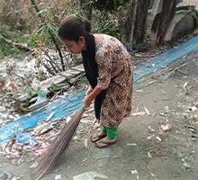 Farzana cleaning the neighborhood
