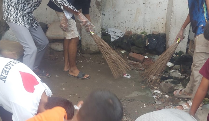 kids in mohakhali participated in the cleaning