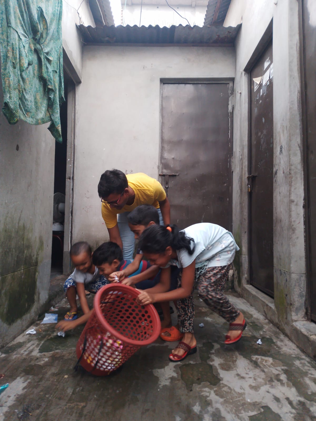 Rabbi Cleaning his Neighborhood to Prevent Dengue