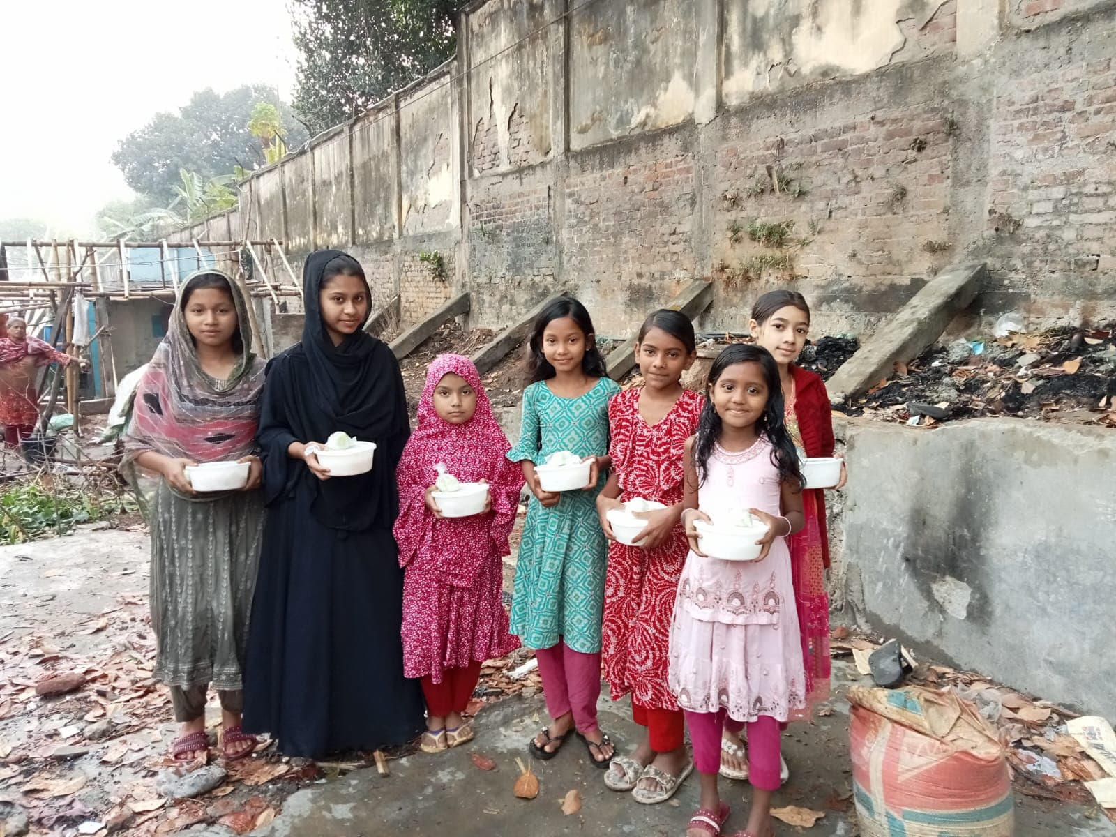 Kids in Mirpur received iftar