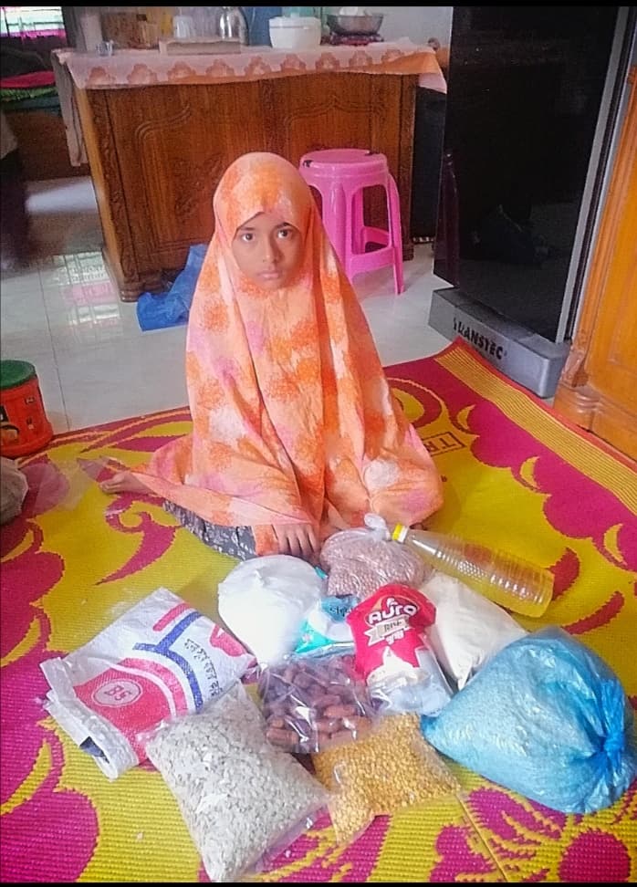 Subhe received ramadan food package and iftar