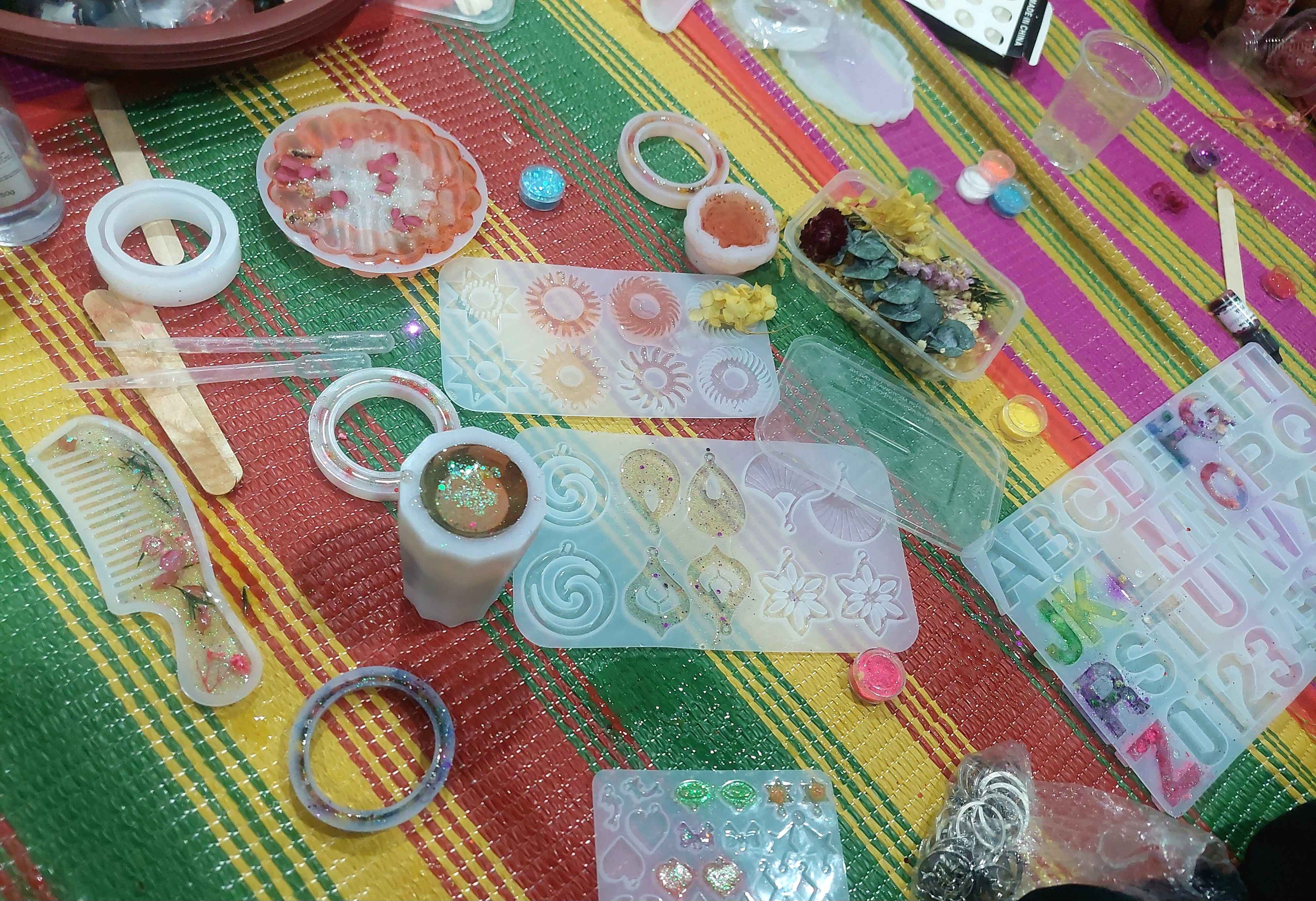 Resin moulds used in the resin art workshop by Shapla Foundation