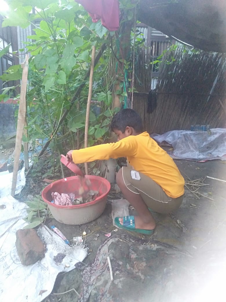 Tousif cleaning his Neighborhood to Prvent Dengue