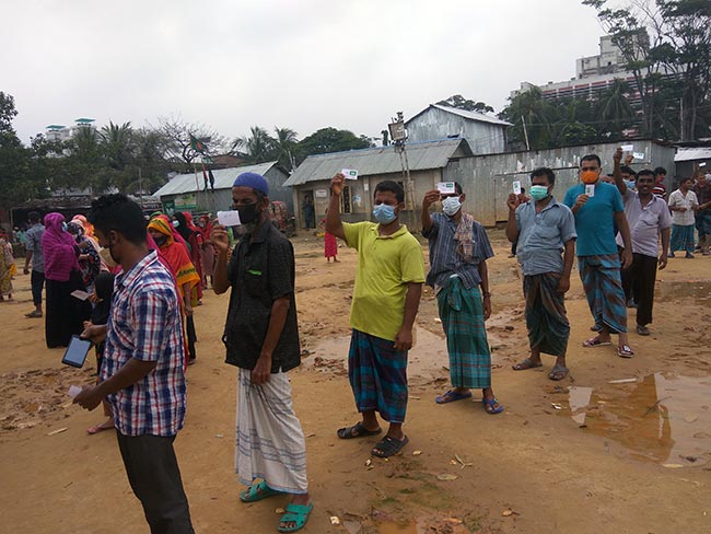 People are in line for Shattala slum Covid-19 relief